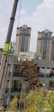贵州六盘水一在建工地发生塔吊倒塌事故